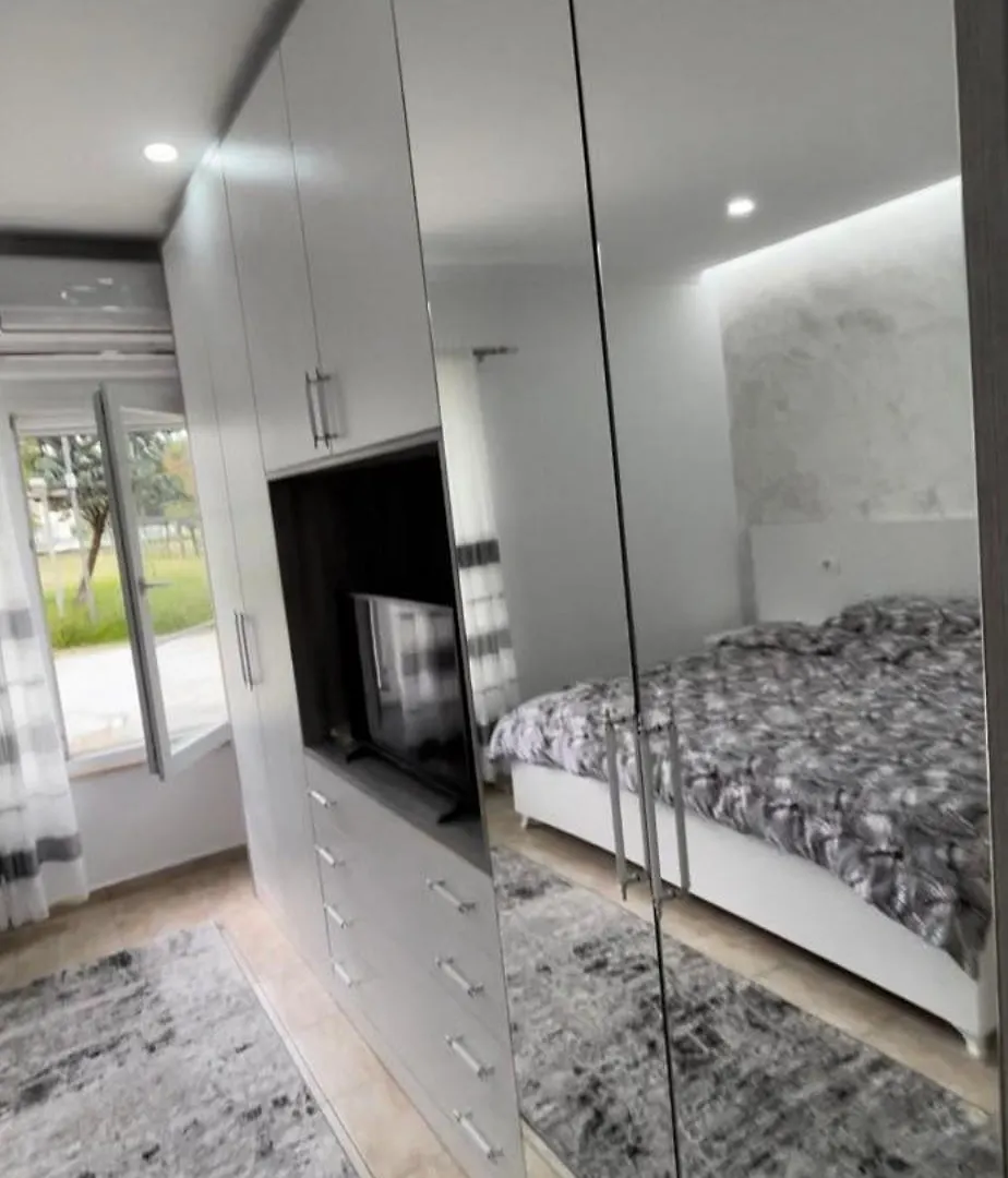 Comfy Apartment Mali Robit ドゥラス